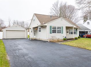 350 Shore Acres Dr, Rochester, NY 14612