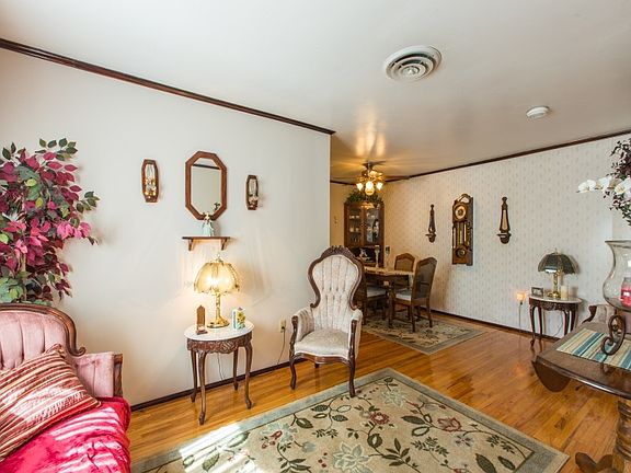 4th image of 612 C Ave