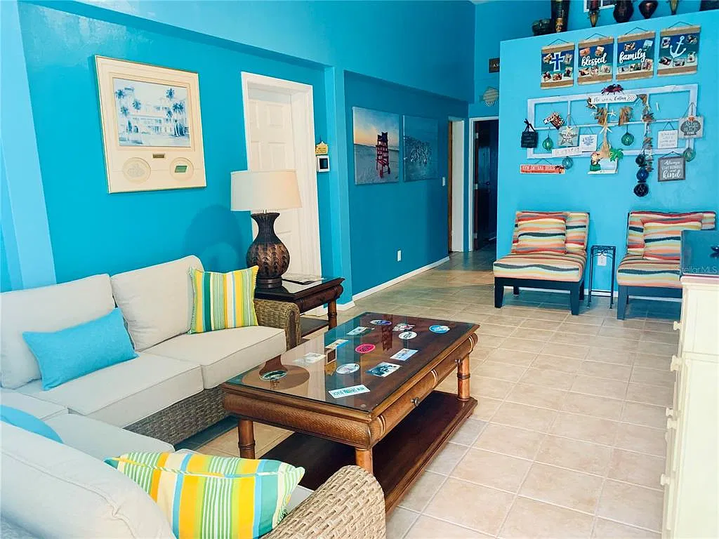 3 bed, 2.0 bath, 1654 sqft, $5,800 — Photo 2