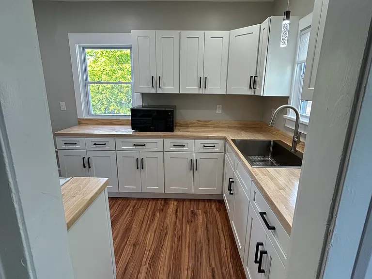 17416 Woodford Ave — Photo 10