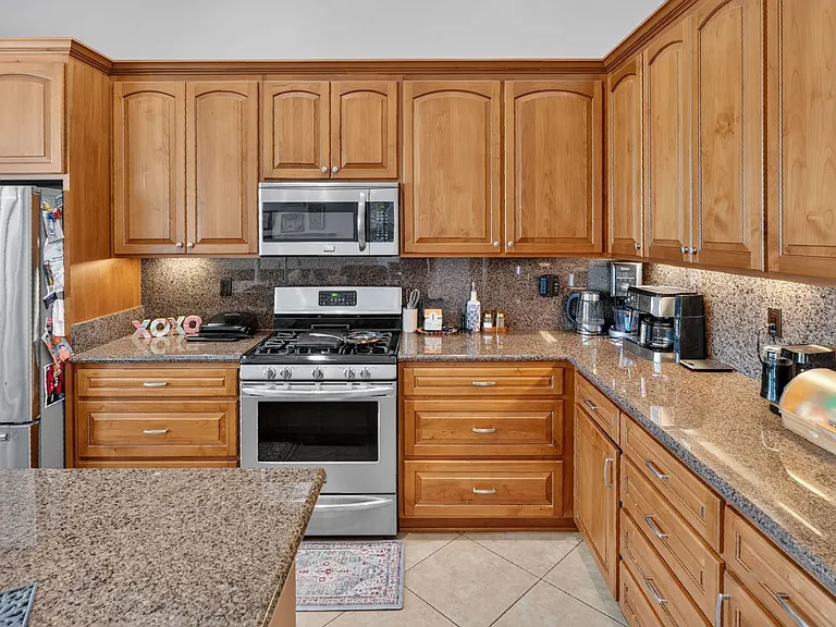 1528 Knoll Park Gln — Photo 3
