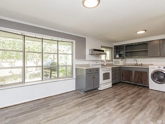 3rd image of 625 Skyview Dr