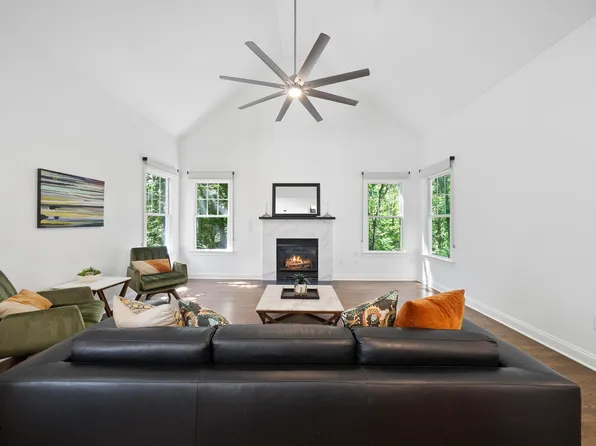 401 Vatersay Dr, Apex, NC 27502