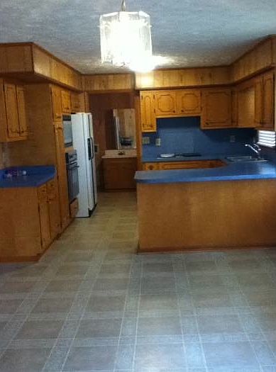 dining to kitchen, note kitchen appliances have been replace