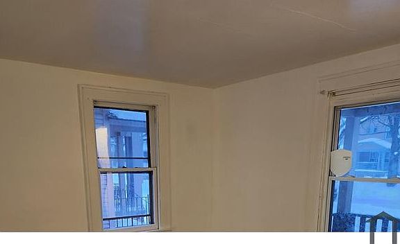 5th image of 114 Burrows St