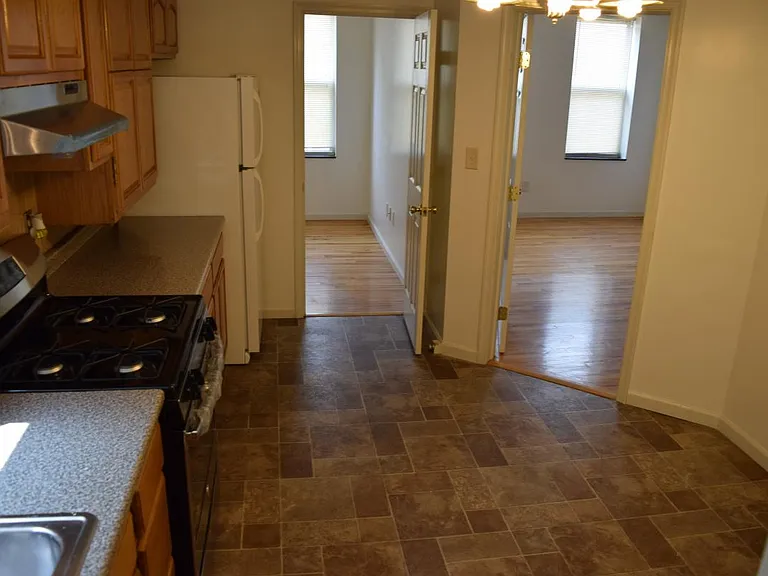 90 Nichols St #3F — Photo 15
