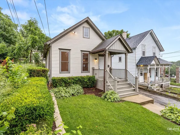 255 Bartlett Pl, Elgin, IL 60120