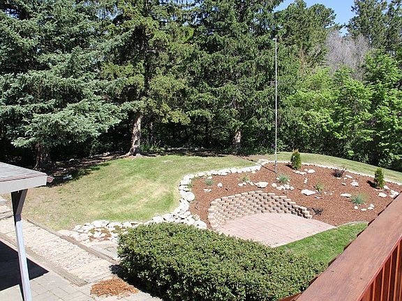 4th image of 2412 Parkview Dr