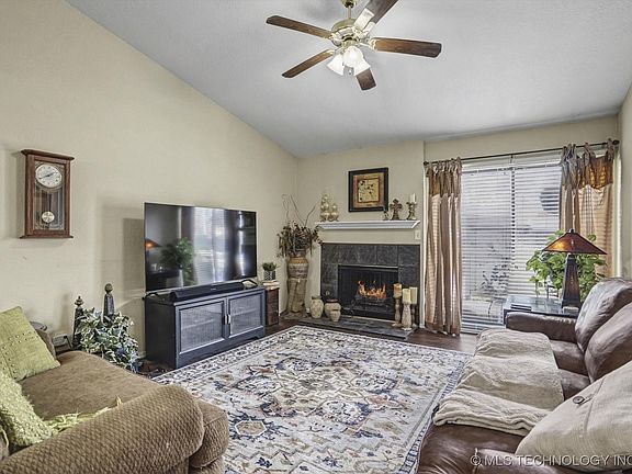 4th image of 3322 W Washington St #37