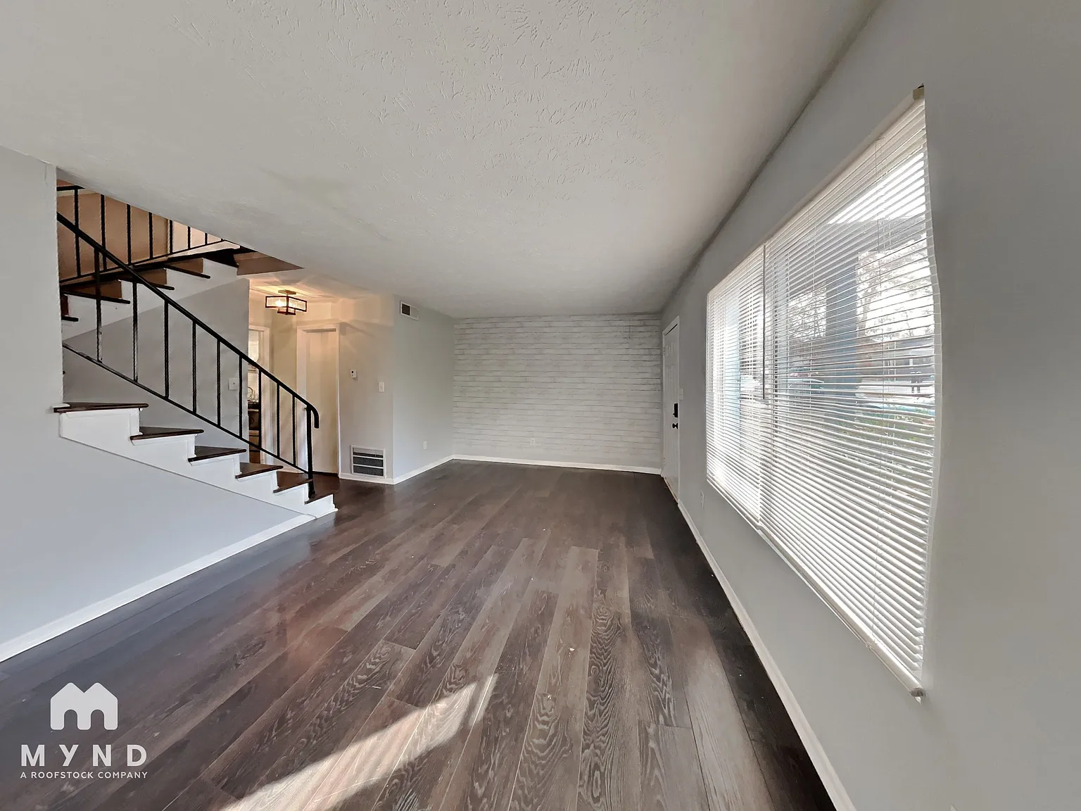 2 bed, 1.0 bath, 1248 sqft, $1,435 — Photo 2