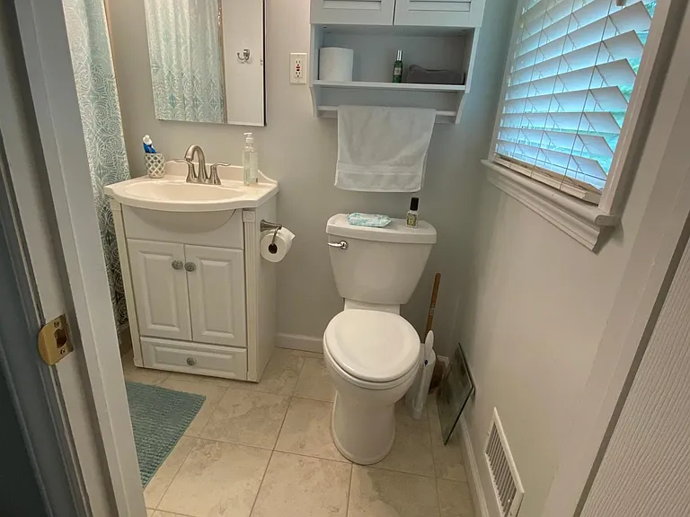 1830 Queens Way — Photo 15