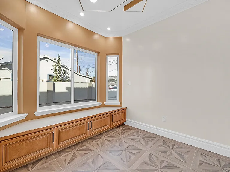 320 Tennyson Rd — Photo 20