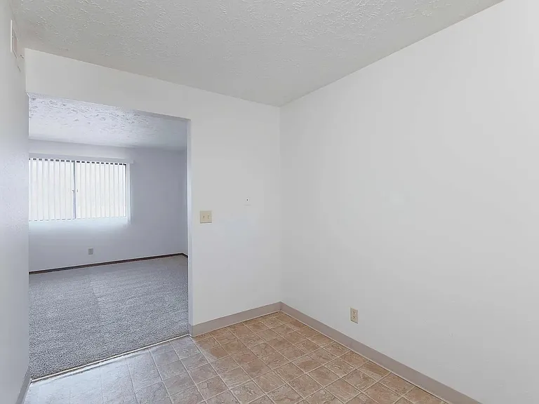 2433 E St #5 — Photo 3