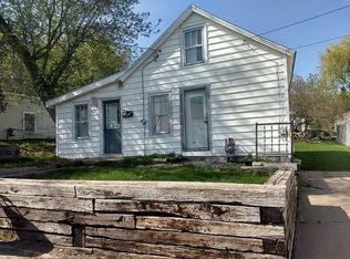 116 W Smith St, Iron Mountain, MI 49801