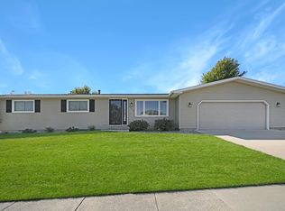 2910 Larkspur Dr, Waterloo, IA 50701