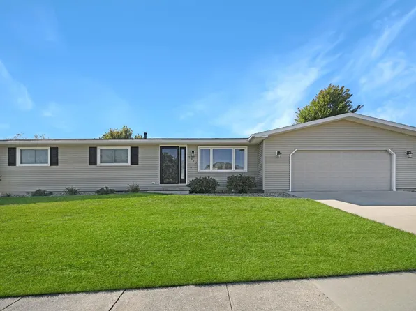 2910 Larkspur Dr, Waterloo, IA 50701