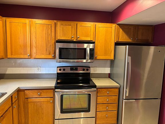 5th image of 698 W Middle St