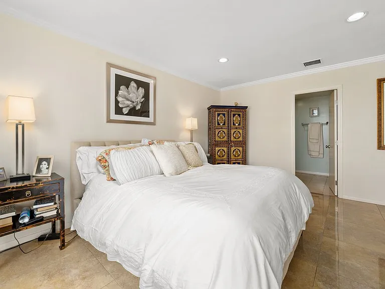 2160 Century Park E #1712 — Photo 16