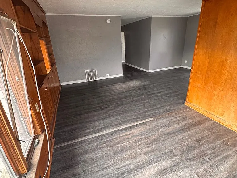 1827 Frances Ave — Photo 6