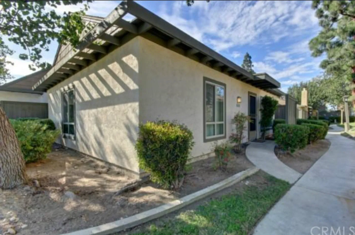 2 bed, 1090 sqft, $3,100 — Photo 2