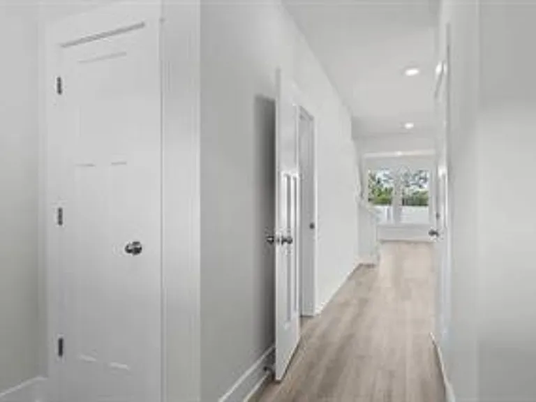 100 Marston Ln — Photo 25