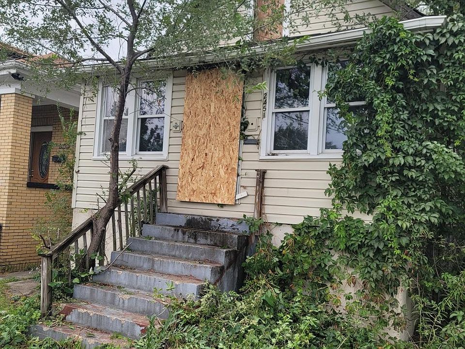 2nd image of 2451 Adams St