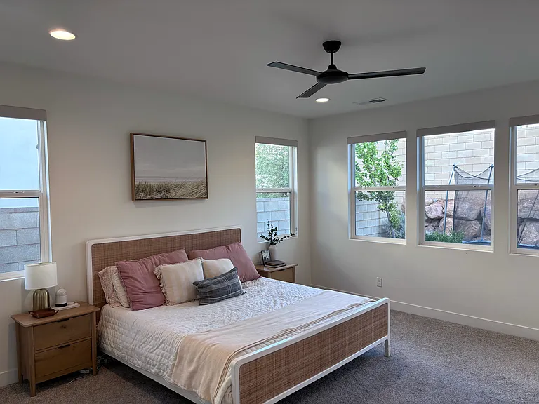 897 W Firelight Dr — Photo 4