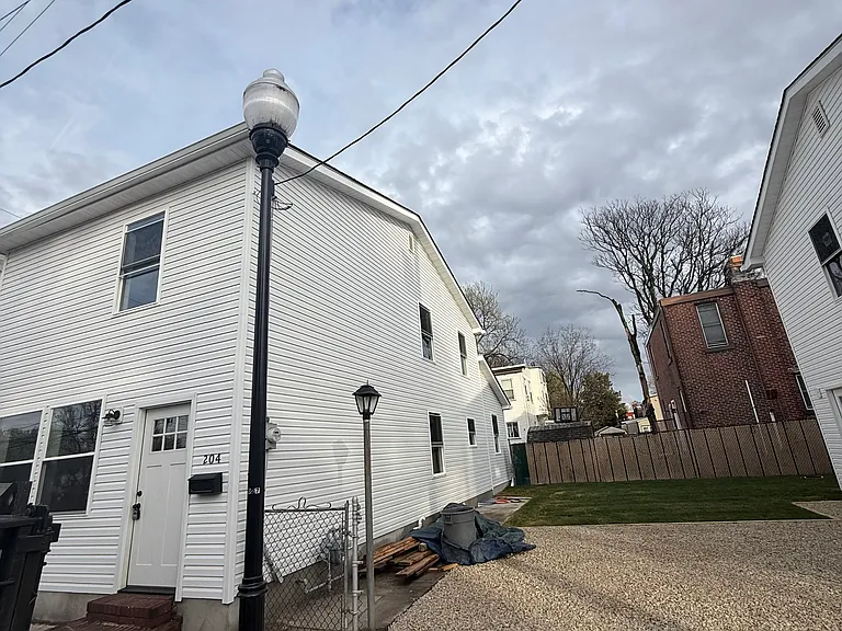203 Powell St — Photo 12