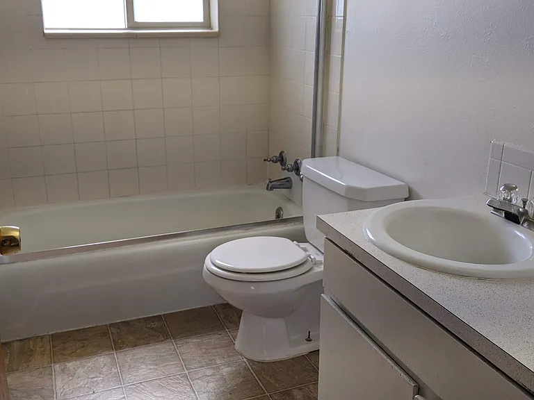 602 Roma Ct #A — Photo 7
