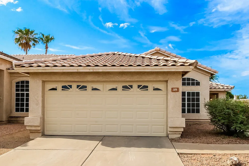 3 bed, 2.0 bath, 1234 sqft, $2,155 — Photo 1