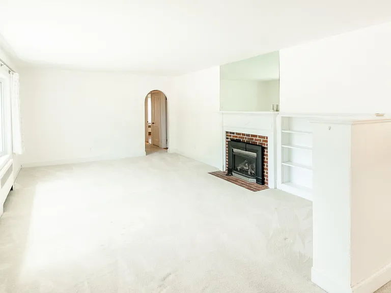 44 Westbrook St — Photo 3