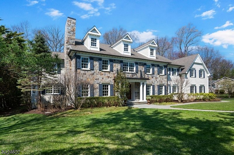 1st image of 76 Pine Way