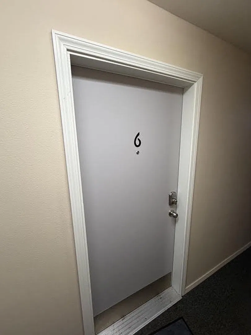 2 Bedroom Close to ANMC — Photo 2