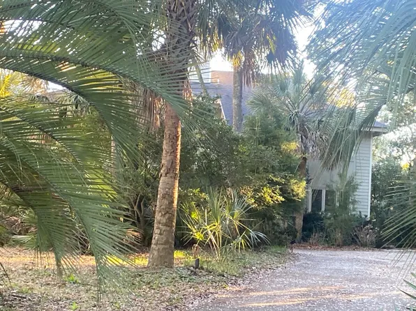 3 Barnacle Row, Isle Of Palms, SC 29451