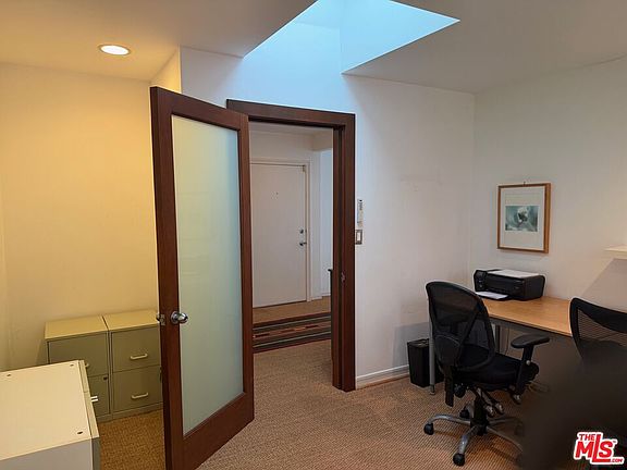 5th image of 924 5th St APT 10