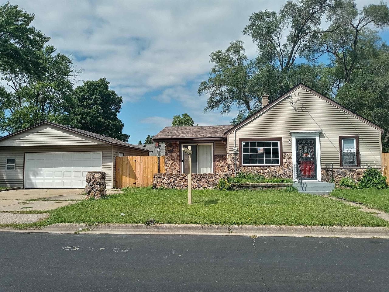 1445 Bayliss Avenue, Beloit, WI 53511 MLS 1942315 Zillow