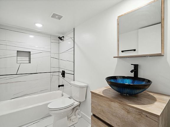 5th image of 1951 Point Breeze Ave #304