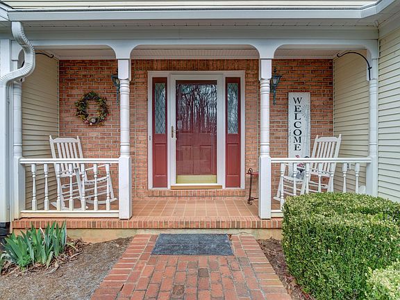 2nd image of 1304 Gills Rd