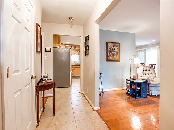 3rd image of 529 Fagan Dr