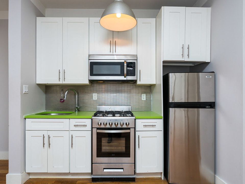 1st image of 249 Jefferson St APT 1R