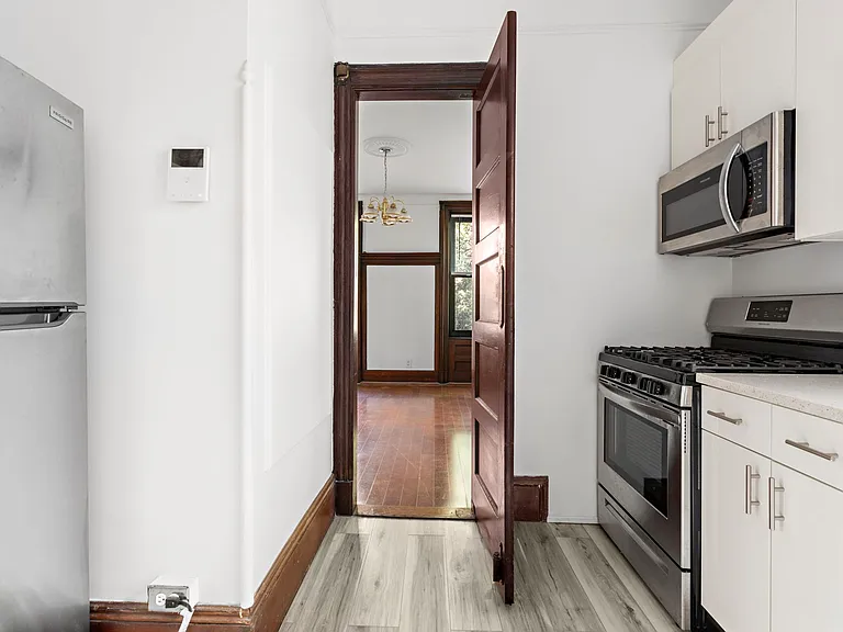 1127 Washington St #2E — Photo 3