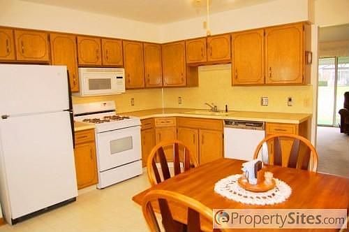 3rd image of 936 Andover Ct SE