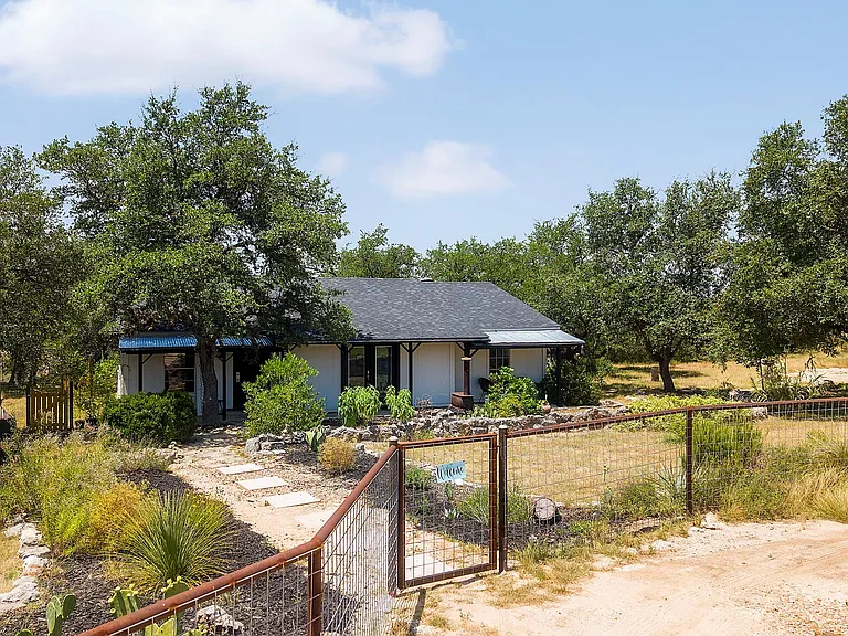 2591 Spring Valley Dr — Photo 5