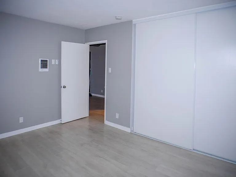4474 Winona Ave — Photo 11
