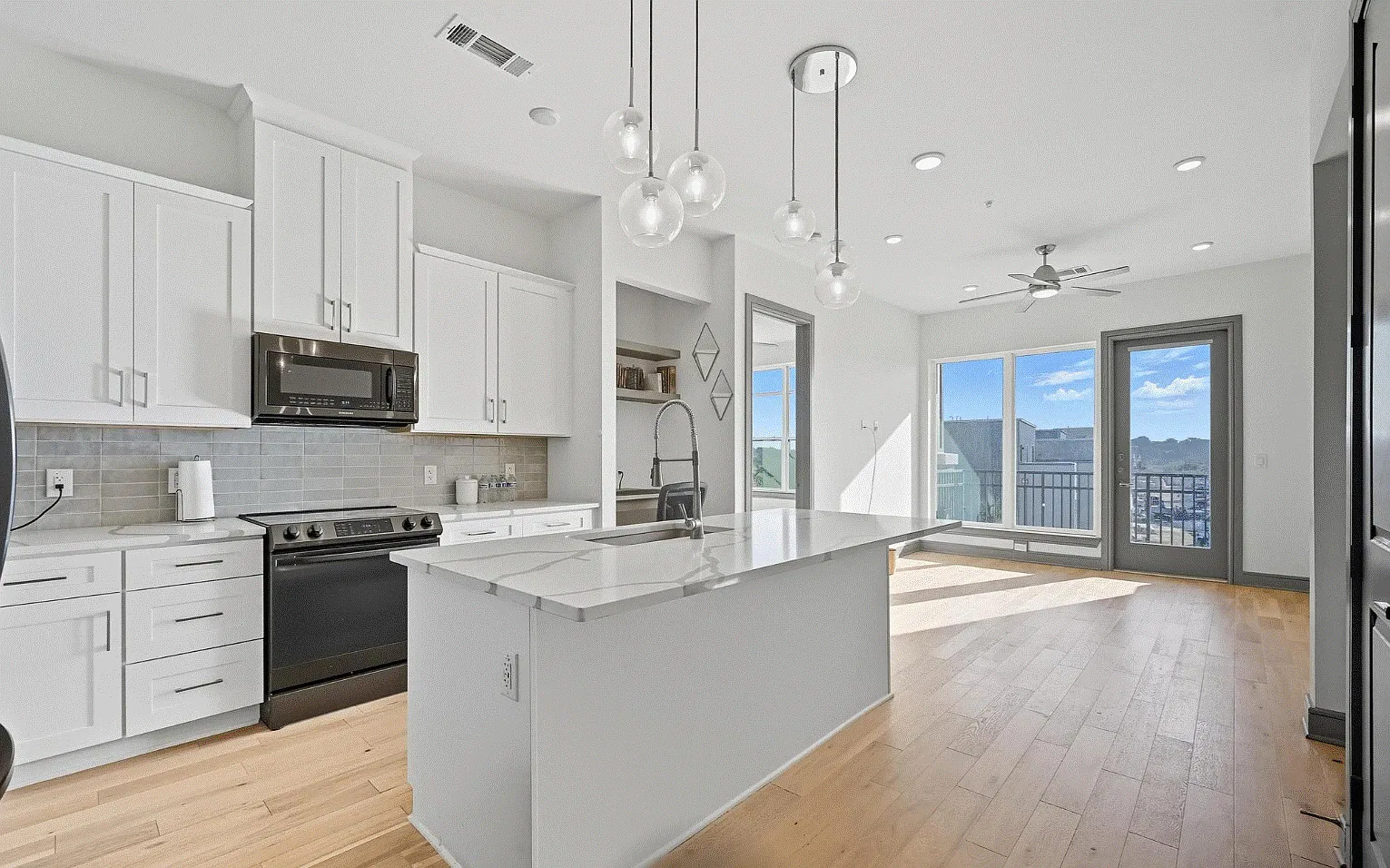 2 bed, 1151 sqft, $2,000 — Photo 1