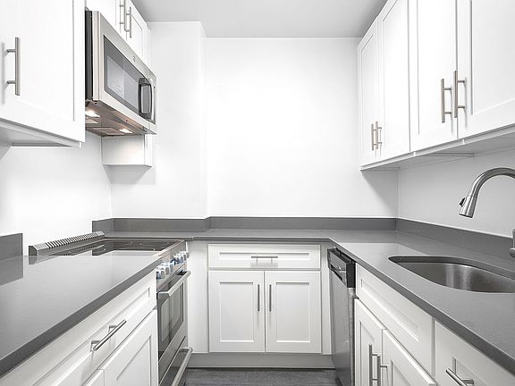 2nd image of 626 Washington St APT 1A