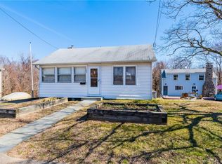 109 High St, Clinton, CT 06413