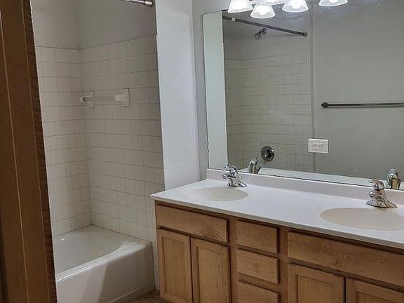 5th image of 820 Emerald St APT 122