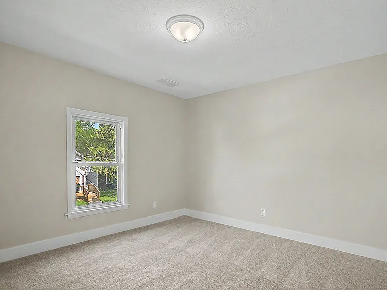 1340 Columbia Ave NE — Photo 24