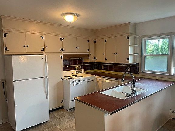 3rd image of 526 E Park St